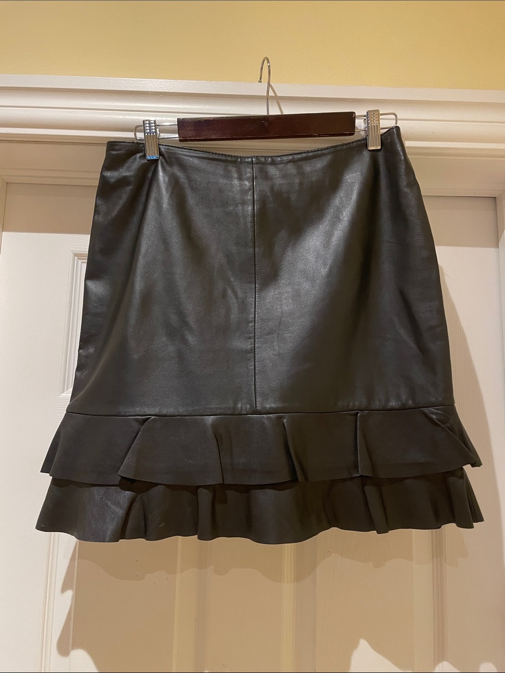 Tristan Black Genuine Leather Ruffle Miniskirt Skirt Day To night Sz 8